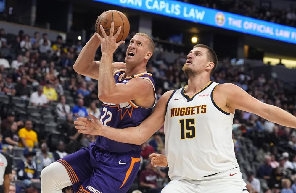 也突显了他 也突显了他