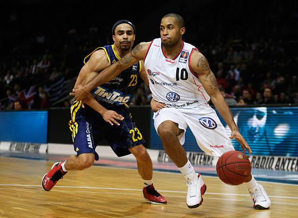 烈的背景下 烈的背景下